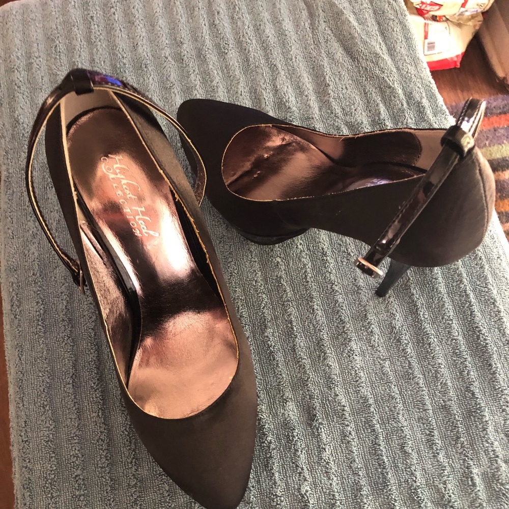 Black stilettos-Never worn